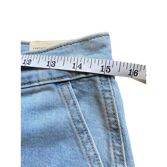 NWT Universal Thread Light Wash Blue Denim Vintage Jeans Women's Size 8 - Picture 6 of 12